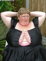 how many girls have big boobs